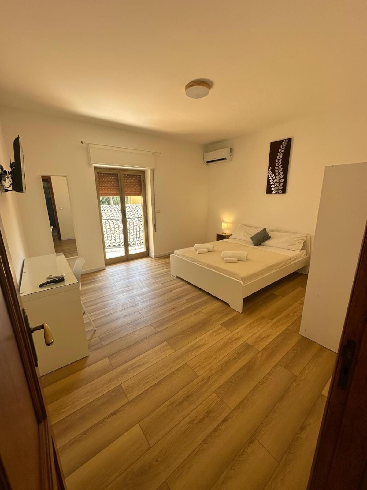 We Home Taormina Center With Parking المظهر الخارجي الصورة