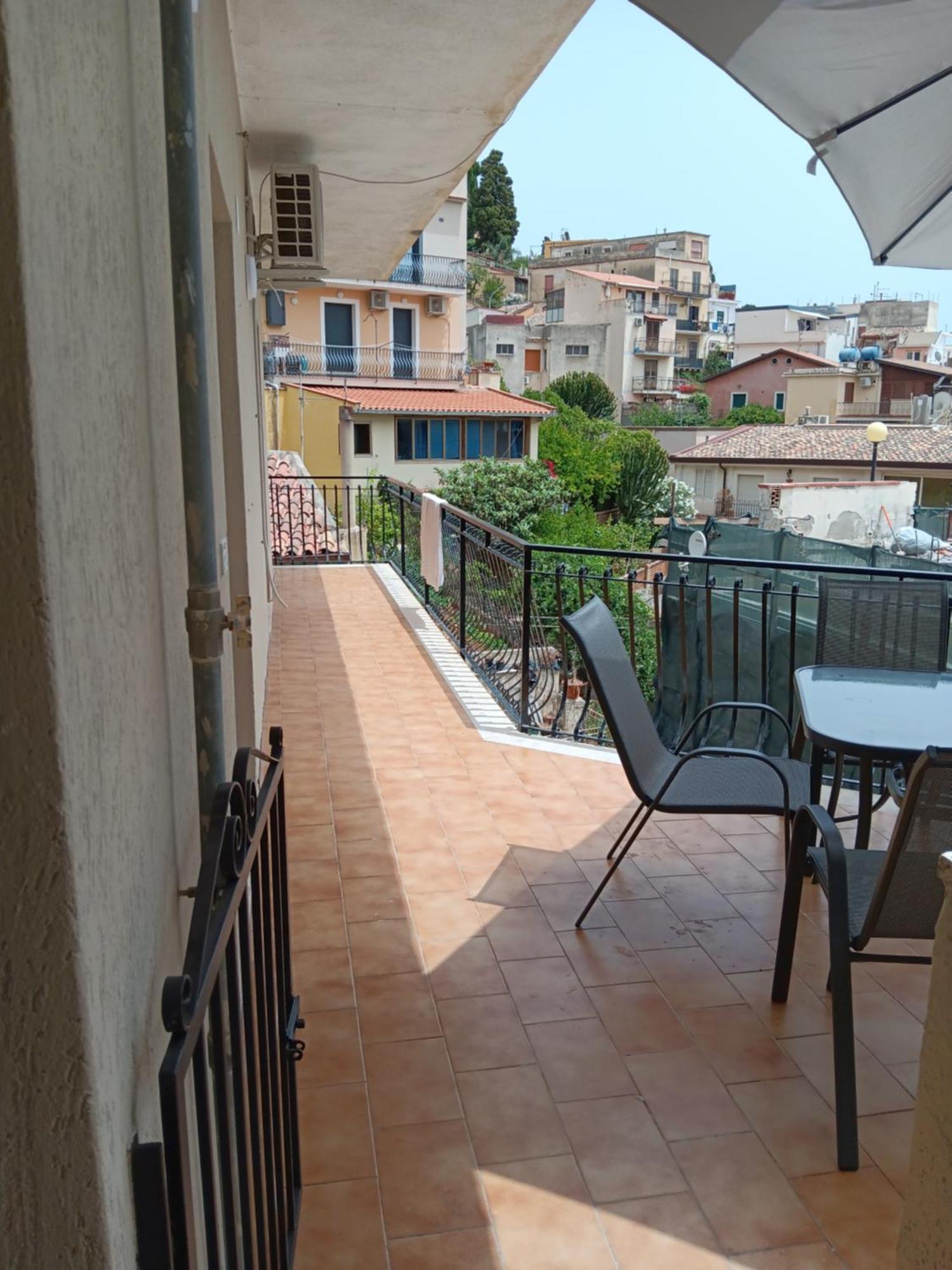We Home Taormina Center With Parking المظهر الخارجي الصورة