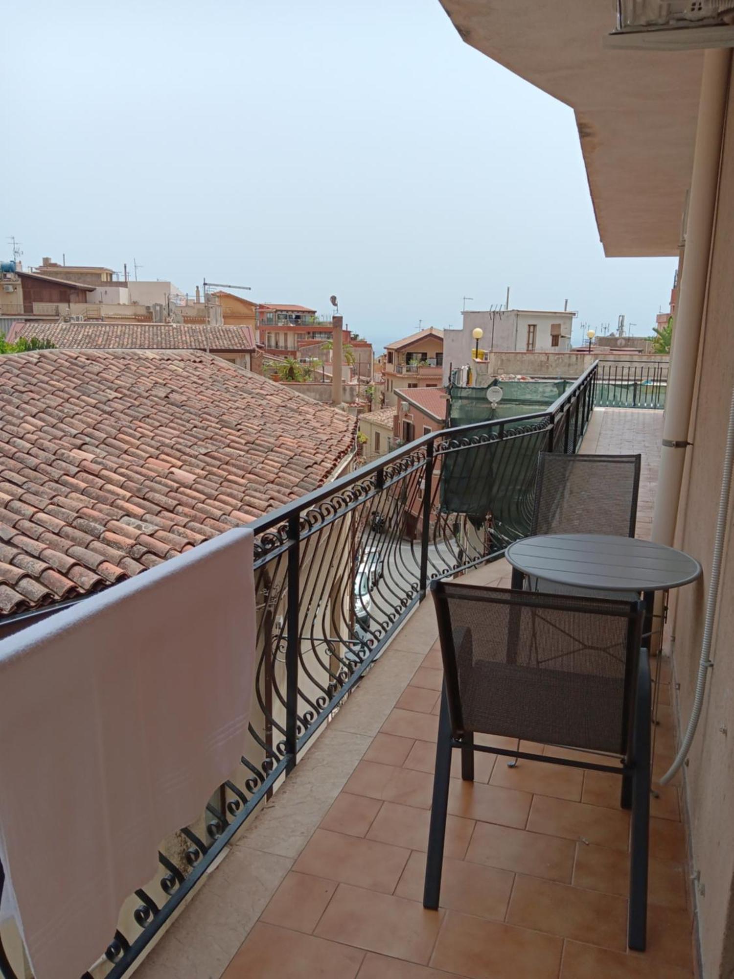 We Home Taormina Center With Parking الغرفة الصورة